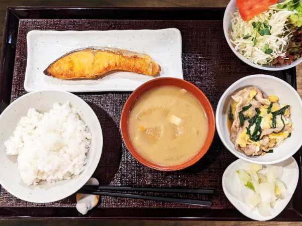 焼き魚定食の写真